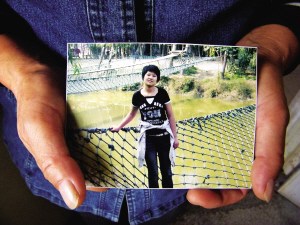 女大學生為逃傳銷窩墜樓受傷昏迷10月至今未醒