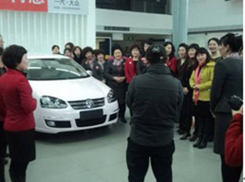 合作伙伴 湖北東富鑒證玫琳凱交車儀式