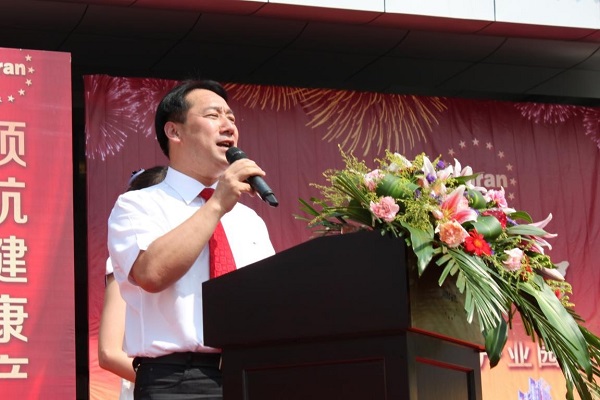 經銷商代表楊樹才發言 經銷商代表楊樹才發言