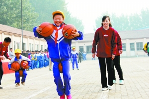 安利舉辦農民工子女趣味運動會